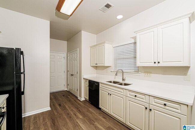 Building Photo - 1128 Avalon Dr