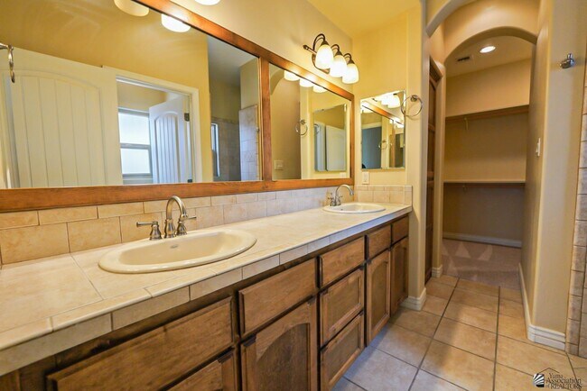 Building Photo - 3476 S Woodpecker Way