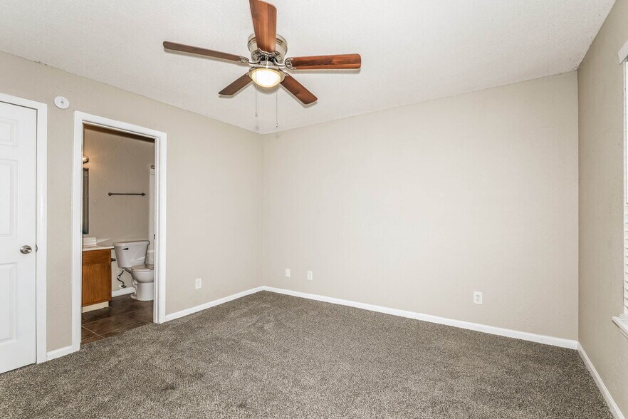 Building Photo - 4009 Dogwood Ln