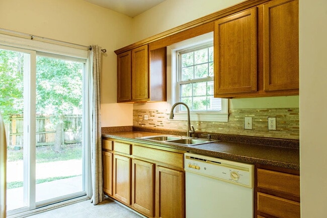 Building Photo - Wonderfully located Wilmington home for Rent