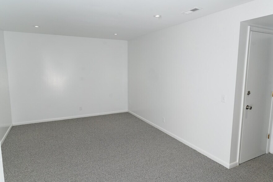 Media/Fitness Room - 455 Hope St