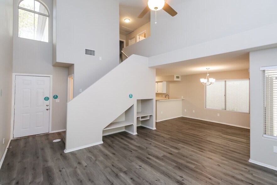 Building Photo - 425 S Sunrise Dr