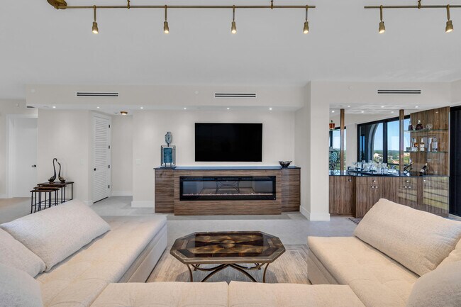 Building Photo - 7351 Promenade Dr