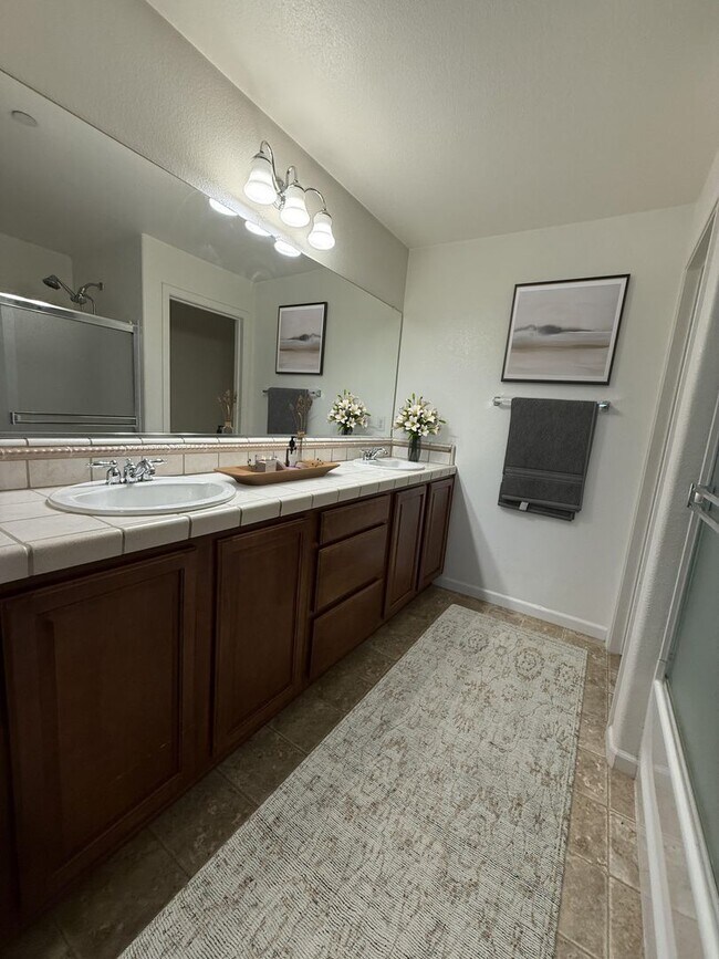 Building Photo - *For Rent: Stunning 2-Bedroom, 2-Bathroom ...