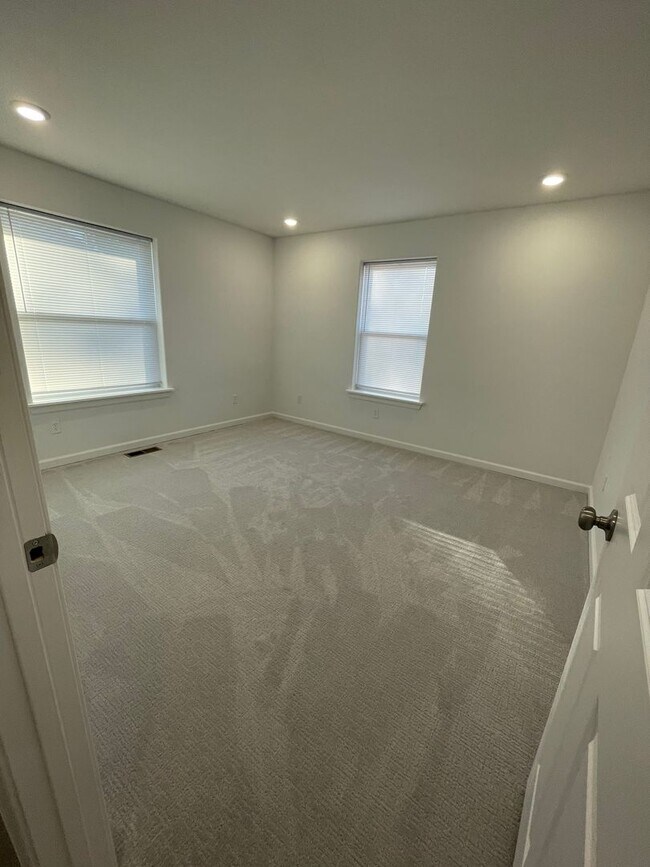 Building Photo - 418 E Doxey St