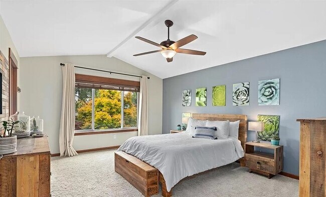 Building Photo - 6 month rental available!