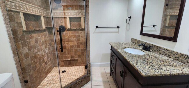 Building Photo - 913 9th Way