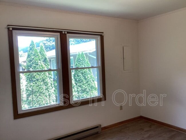 Building Photo - 905 Montreat Rd