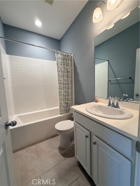 Building Photo - 422 W Rte 66