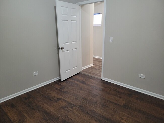 Building Photo - 817 S Kedzie Ave