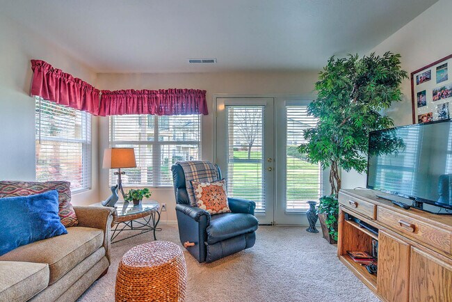 Building Photo - Fully Furnished Home. All utilities includ...