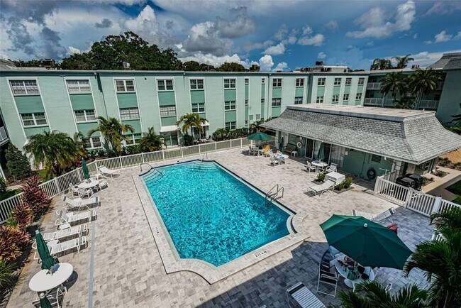 Building Photo - 1706 Belleair Forest Dr