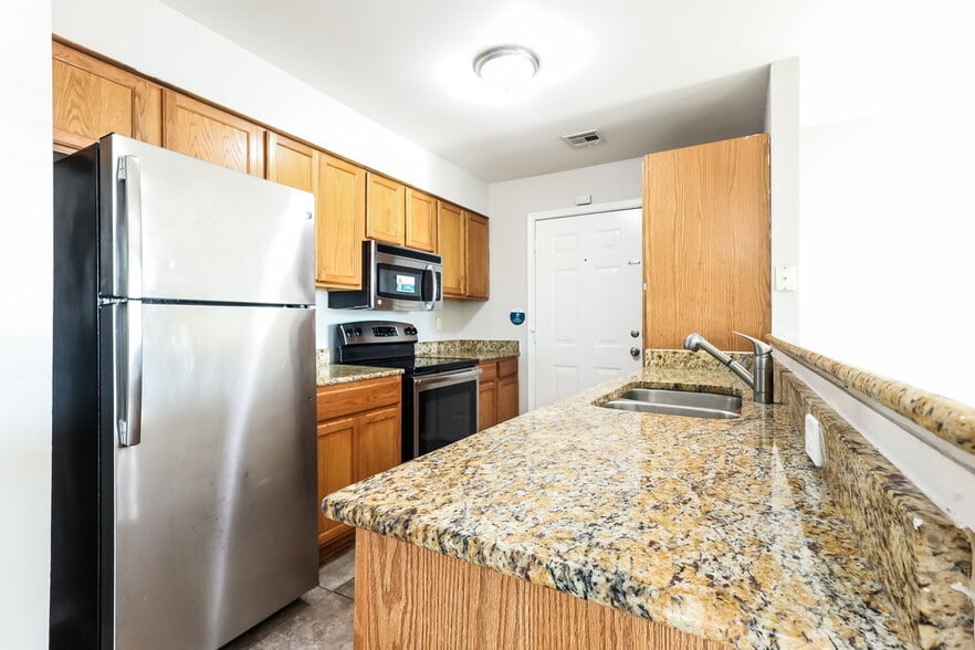 Building Photo - 1933 Creekridge Dr