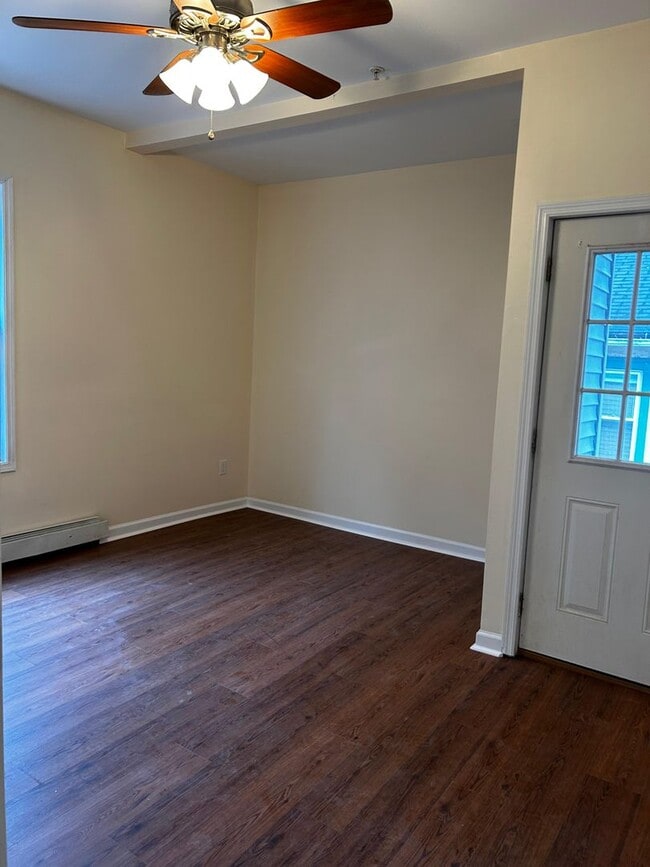 Building Photo - 1326 E Gibson St