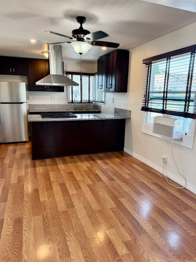 Building Photo - 203B