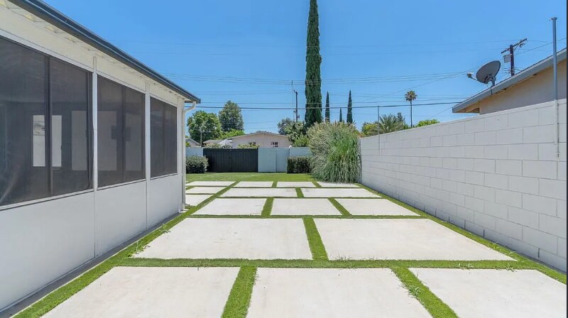 Building Photo - 22922 Cantlay St