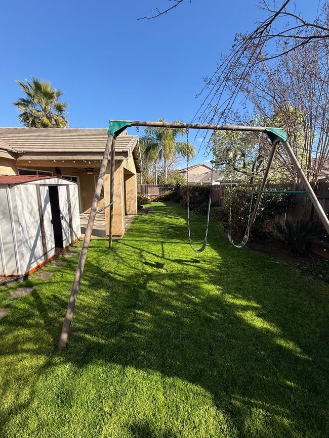 Building Photo - Spacious 4 bed 2 Bath in Desirable NW Bakersfield