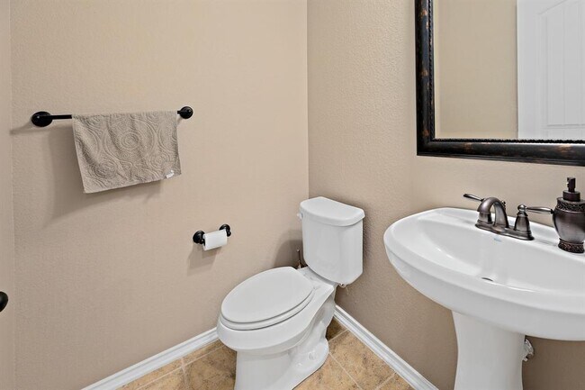 Building Photo - 1501 Arial Dr