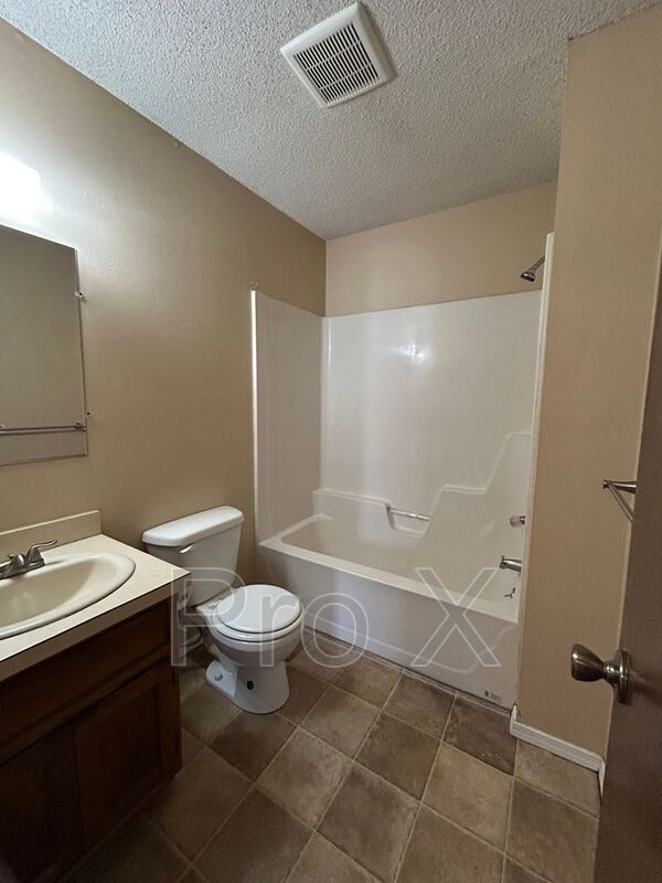 Building Photo - 1108 S Joplin St