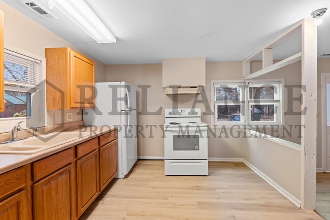 Building Photo - 209 N Topeka St