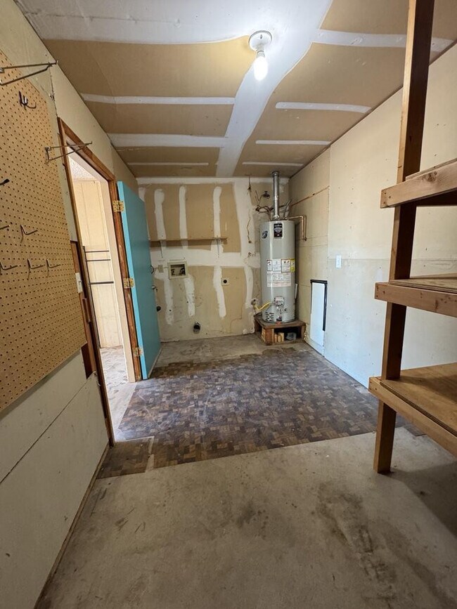 Building Photo - 1205 E Cottonwood Dr