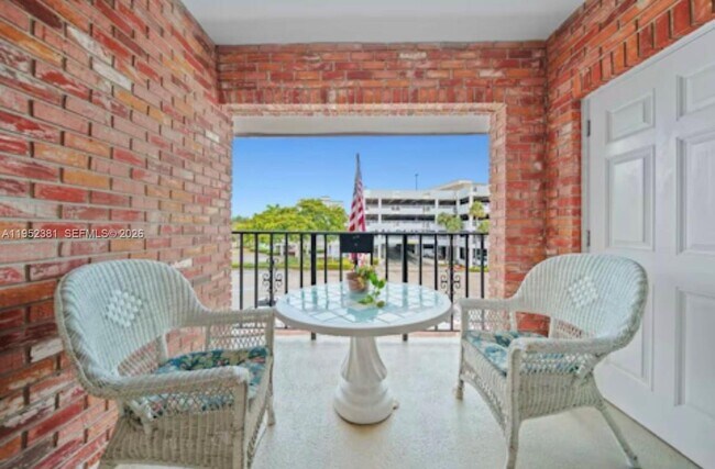 Building Photo - 2424 NE 9th St