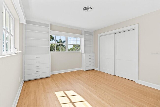 Building Photo - 11 Brightwaters Cir NE
