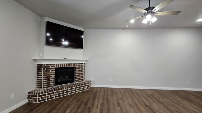 Building Photo - 512 Savannah St