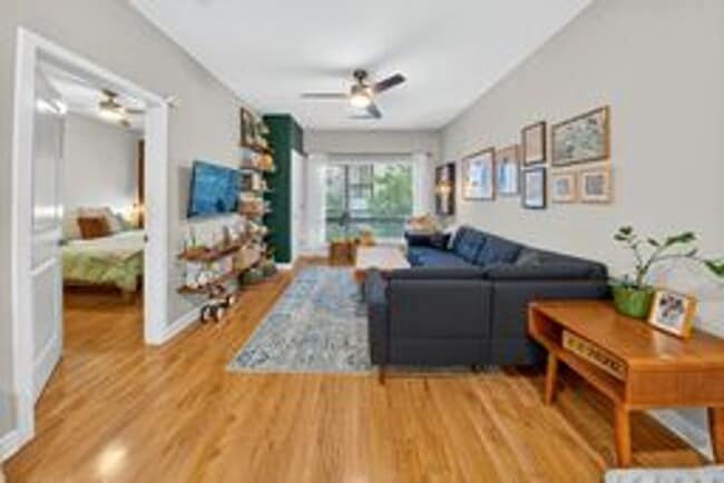 Building Photo - Stunning 1BR/ 1BA Condo with Den and Garag...
