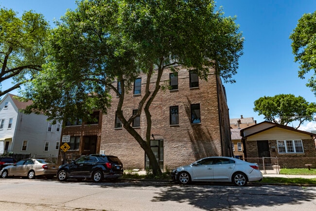 Primary Photo - 3132 S Lituanica Ave