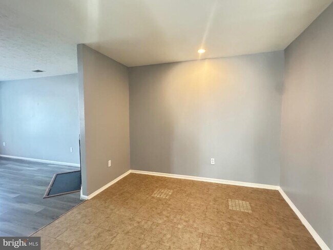 Building Photo - 7233 Mill Creek Ct