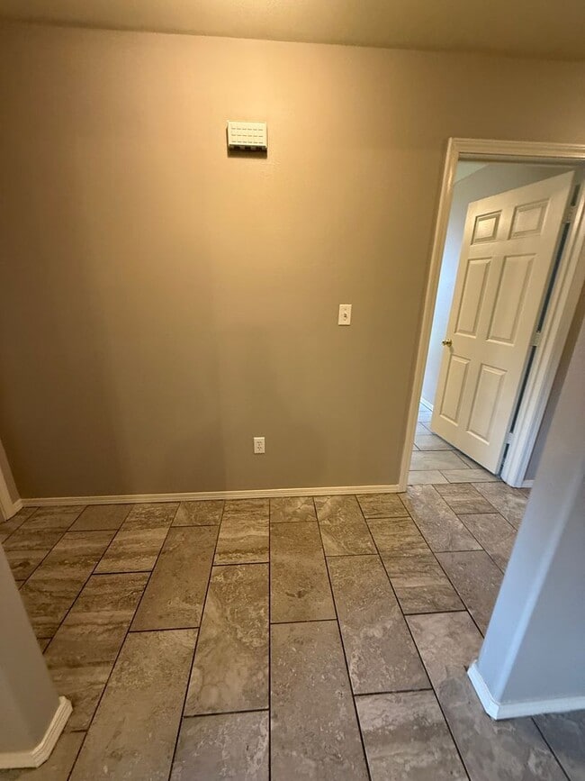 Building Photo - 3 Bed 2 Bath House with 1 Car Garage.  Total Electric. Yard Care Included.