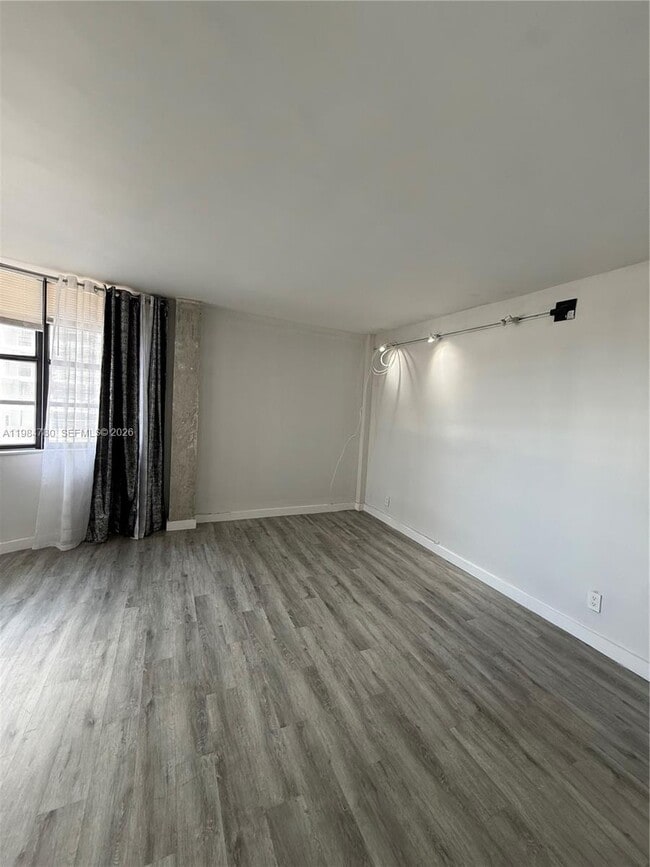 Building Photo - 1825 S Ocean Dr