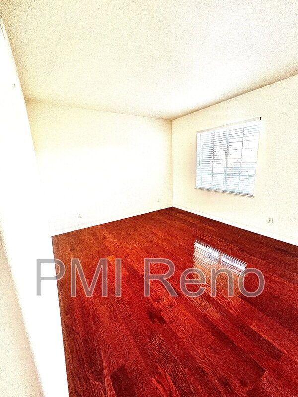 Building Photo - 1720 Oak Dr