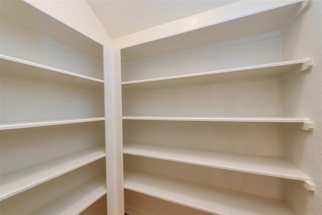 Building Photo - 6906 Patterson Dr