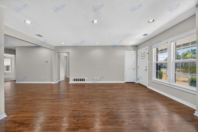 Building Photo - 4727 Wateka Dr