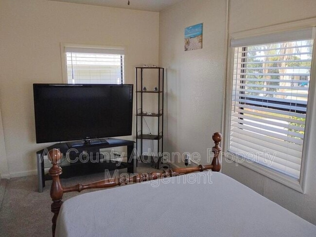 Building Photo - 360 1st Ave N