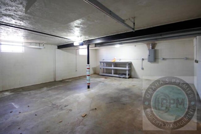 Building Photo - Charming 6 Bed 2 Bath Home Near the Offutt