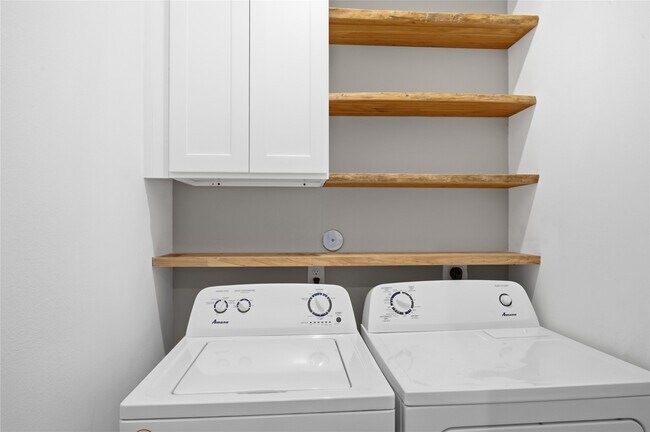 Building Photo - 6728 Parker Grv Ln