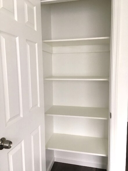 Building Photo - 844 Phoenix St NE