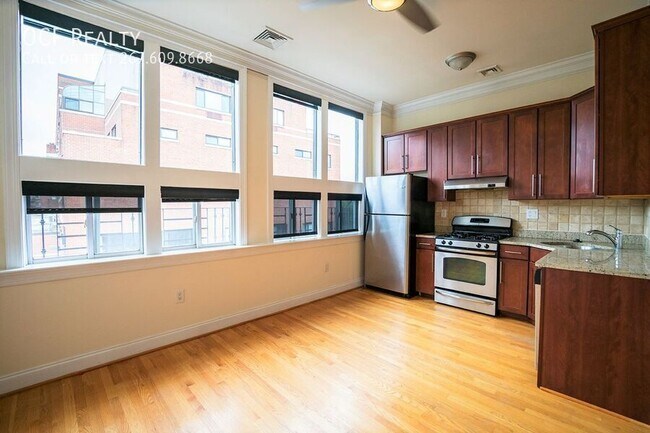 Primary Photo - 526 S 3rd St