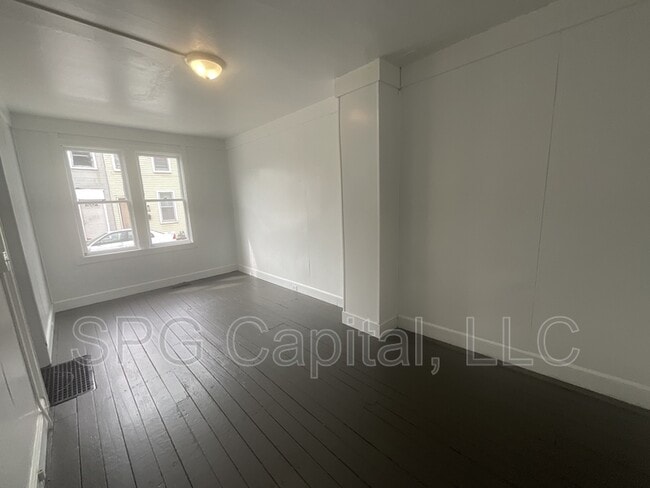 Building Photo - 139 Cedar St
