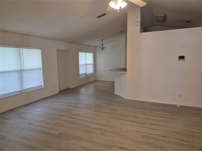 Building Photo - 407 Arkansas Ct
