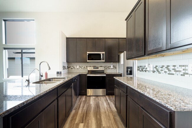 Building Photo - 6736 Skuna Dr
