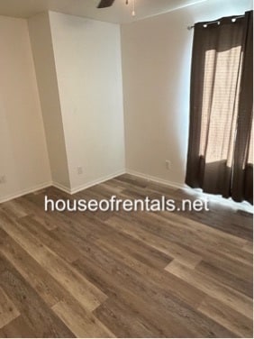 Building Photo - 555 E No Name Rd