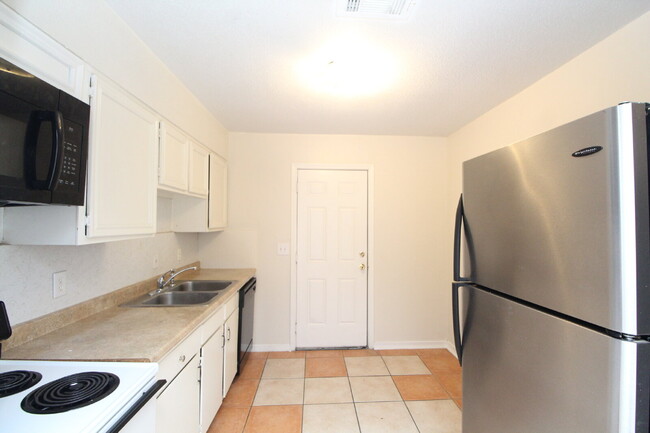Building Photo - Affordable 2BR Duplex Near UWF — All Tile,...