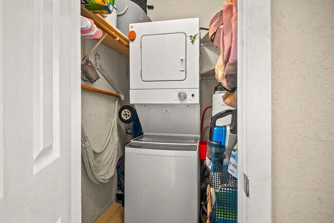 Building Photo - 15209 Leeward Dr