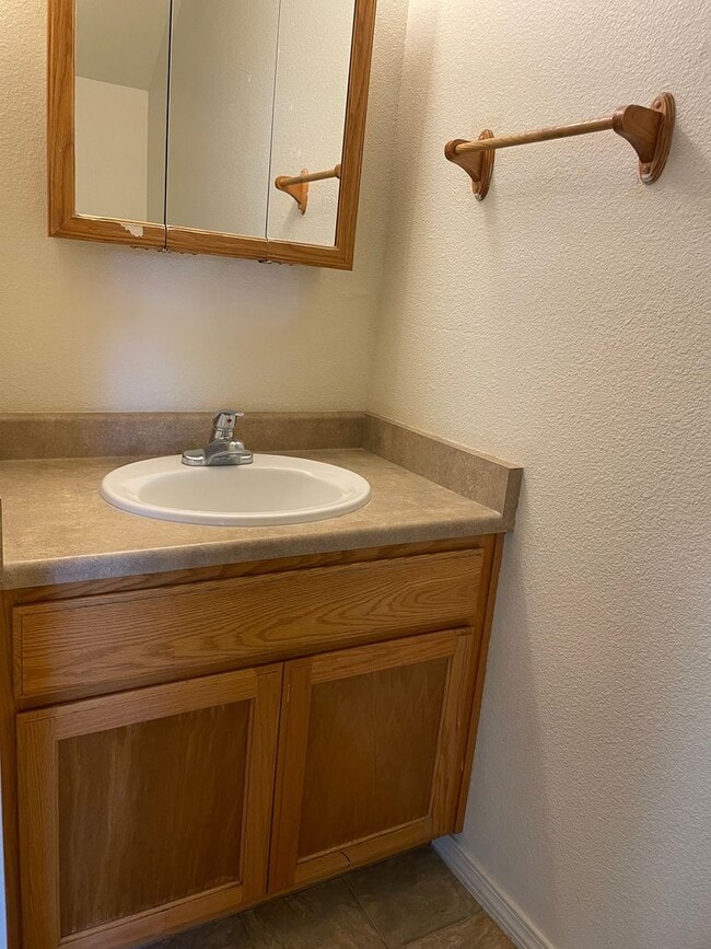 Building Photo - Very Nice Two Story 2 Bedroom 1.5 Bathroom...