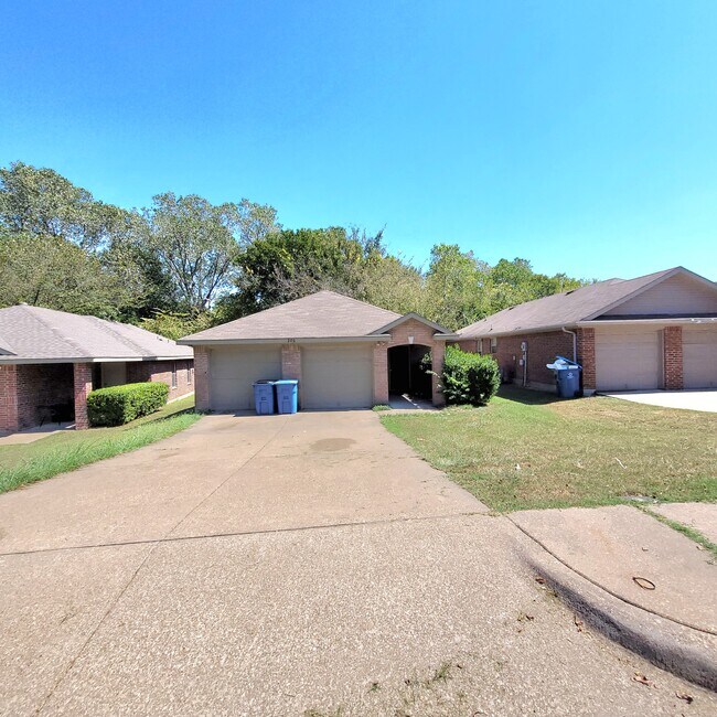 Primary Photo - 206 Alpine Dr