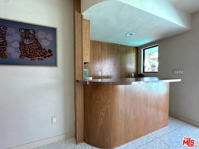 Building Photo - 6414 Senford Ave